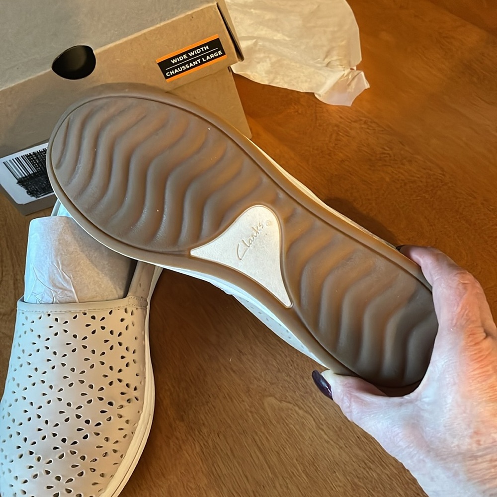 Clarks cloud steppers EUC beige slip on shoes - Picture 3 of 5